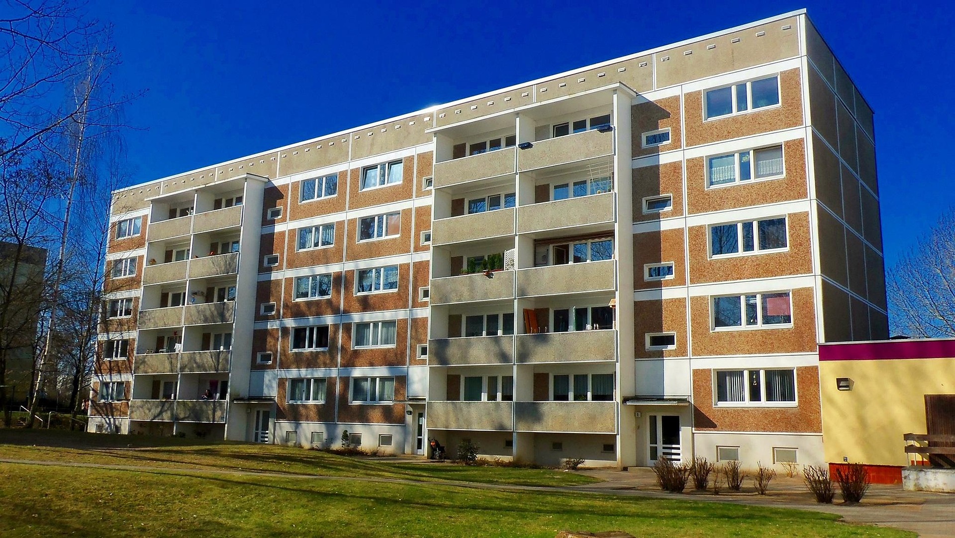 wikimediaimages-appartment-building-835817_1920